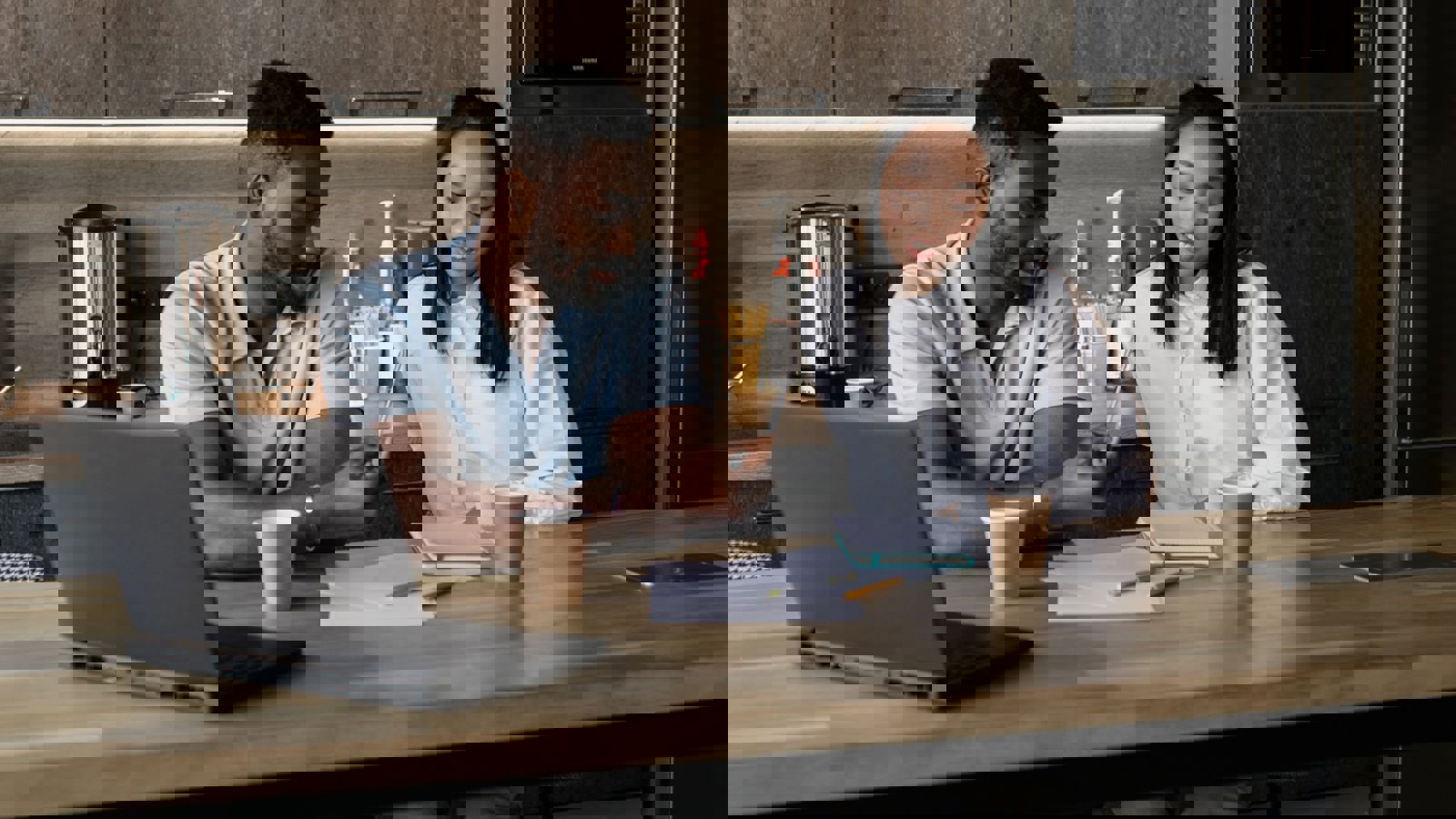 Man en vrouw aan keukentafel Man en vrouw aan keukentafel